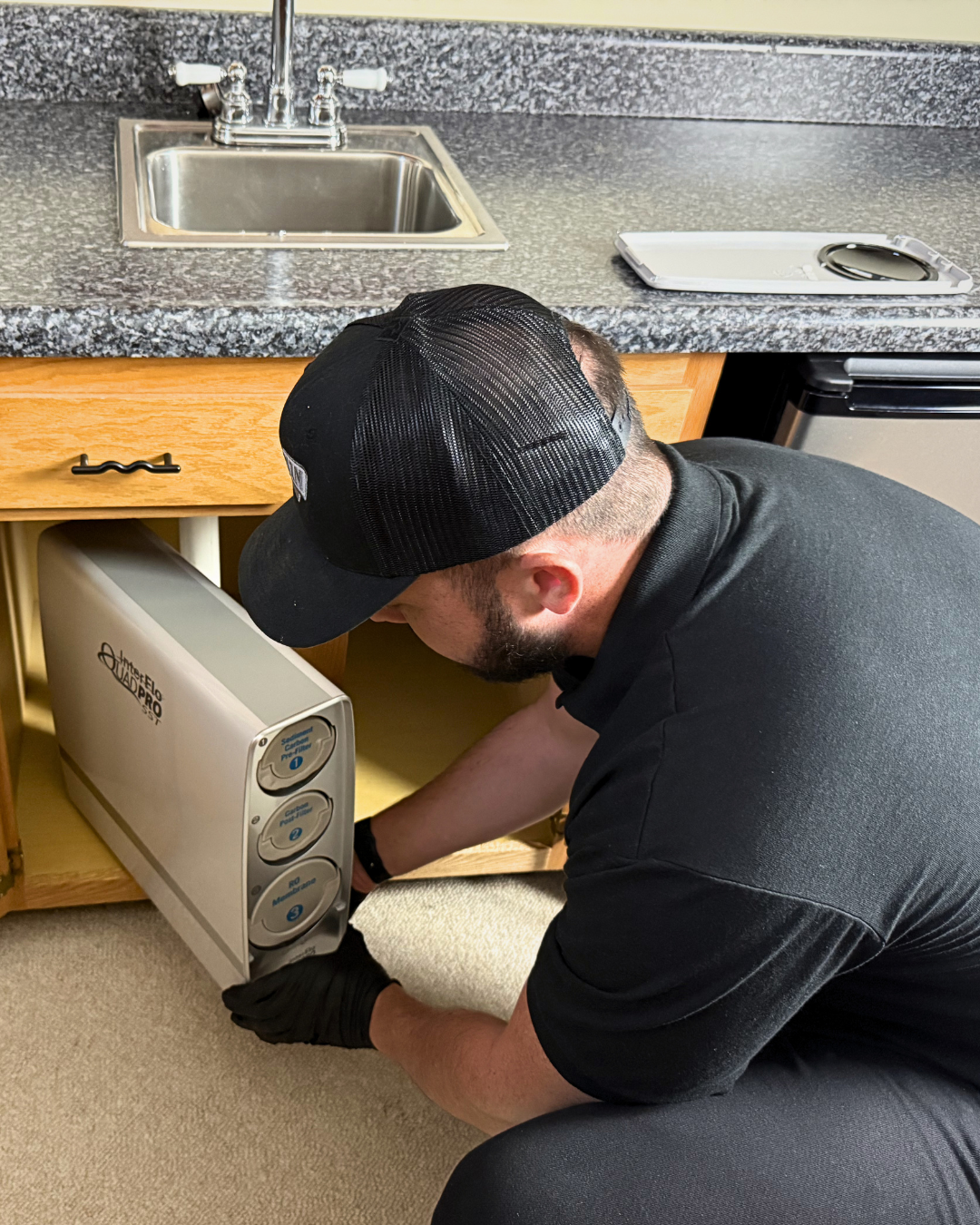 Under-sink reverse osmosis installation